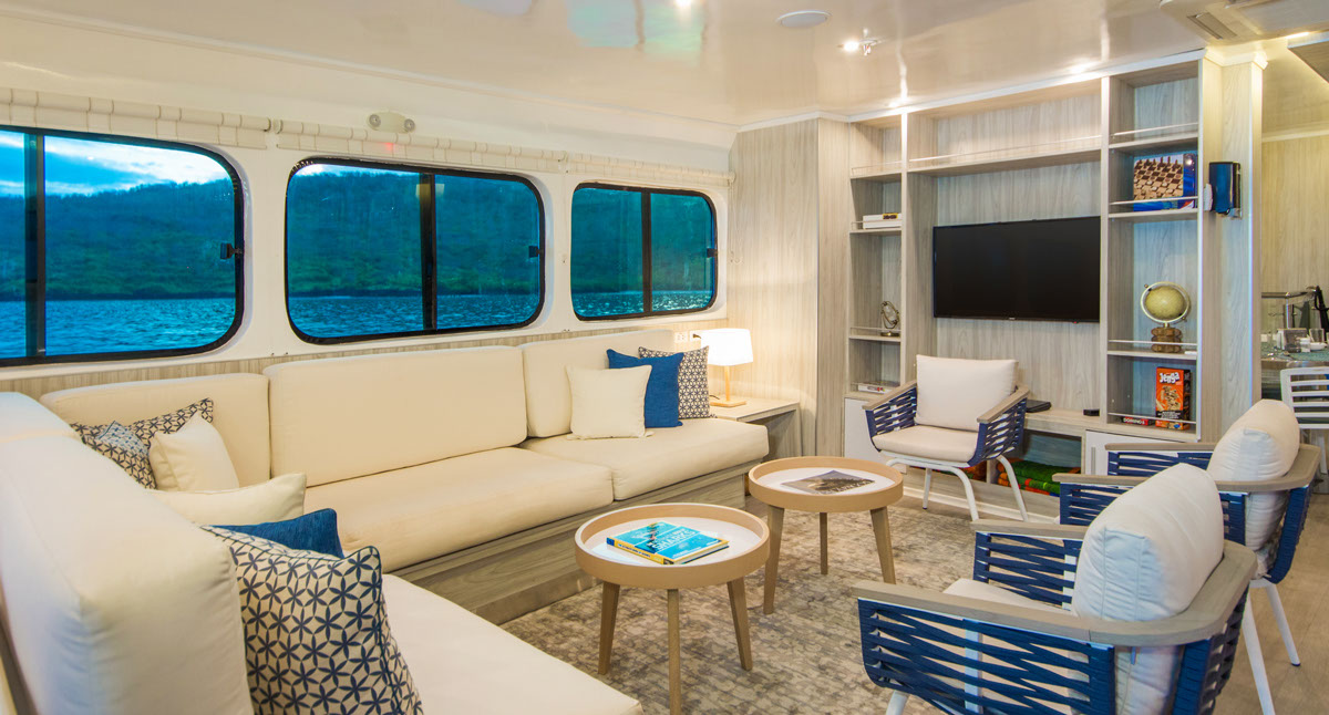 soak-up-the-inviting-private-ambience-solaris-yacht